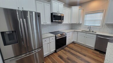 2214 Somersly Pl in Louisville, KY - Building Photo - Building Photo