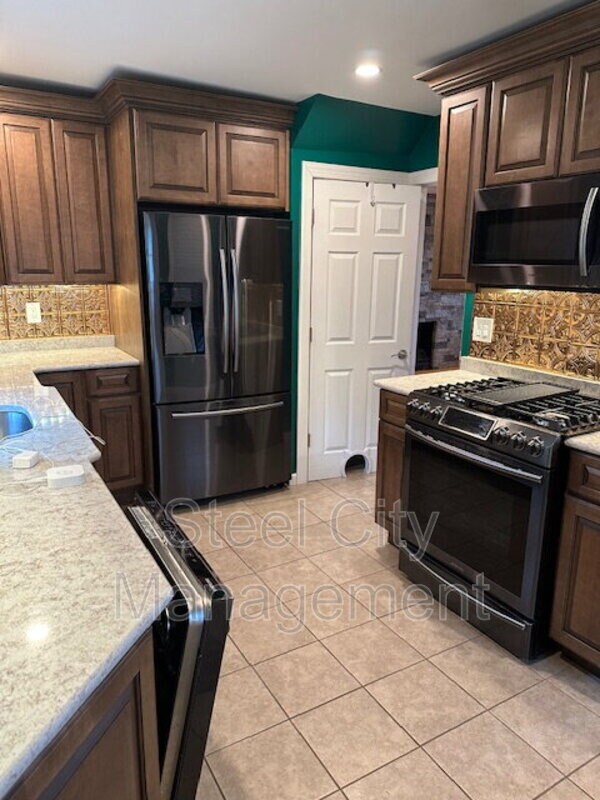 851 Kennedy St in Carnegie, PA - Building Photo - Building Photo