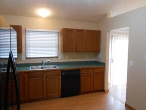 5760 Chase Rn Chase in Galloway, OH - Building Photo - Building Photo