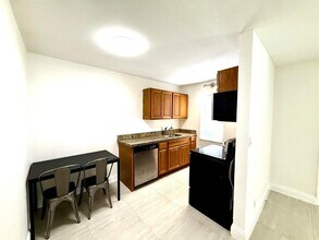 607 NE 29th Dr in Wilton Manors, FL - Building Photo - Building Photo