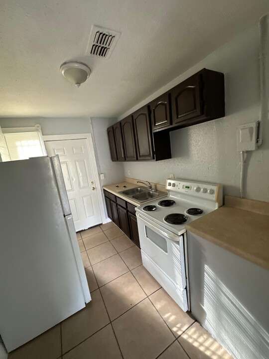 2534 Moncrief Rd in Jacksonville, FL - Building Photo