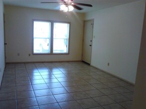 7218 Dearborn St in Houston, TX - Foto de edificio - Building Photo
