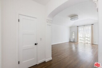 8491 Fountain Ave in West Hollywood, CA - Building Photo - Building Photo