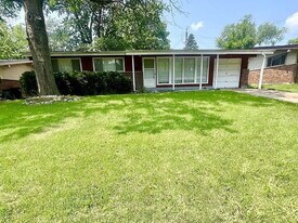 10819 Hallstead Dr in St. Louis, MO - Building Photo