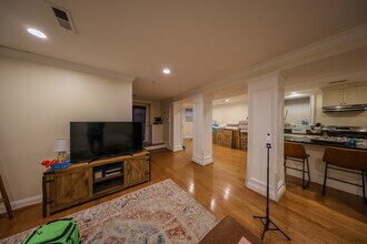 1803 Beacon St, Unit B in Brookline, MA - Foto de edificio - Building Photo