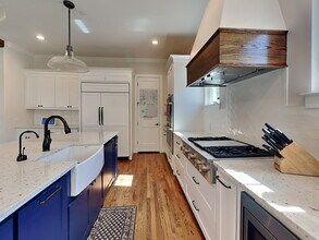 3213 Northwest Pkwy in Dallas, TX - Building Photo - Building Photo