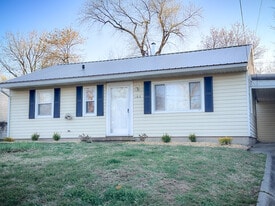 108 Oak Dr in Metropolis, IL - Building Photo