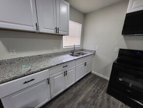 235 Bee St in San Antonio, TX - Building Photo - Building Photo
