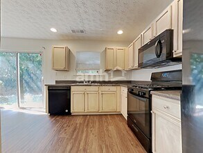 330 Meadows Ln in Canton, GA - Building Photo - Building Photo