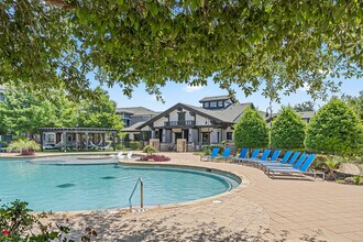 The Oaks at Techridge in Pflugerville, TX - Foto de edificio - Building Photo