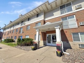 Crown Ridge Apartments in Minnetonka, MN - Building Photo