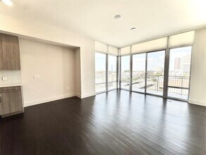 3120 Smith St in Houston, TX - Foto de edificio - Building Photo