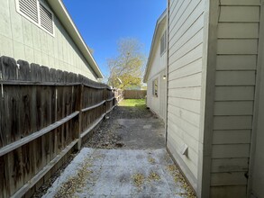 5522 Lochmoor in San Antonio, TX - Foto de edificio - Building Photo