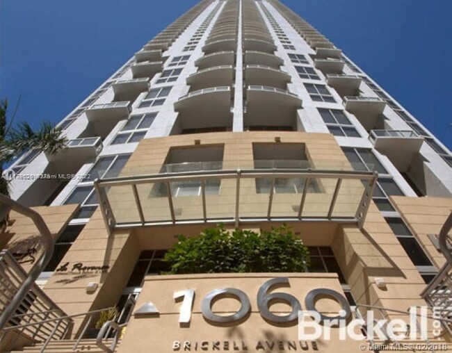 1060 Brickell Ave, Unit 1709 in Miami, FL - Building Photo - Building Photo