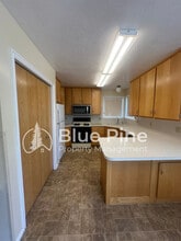 1077 E 1300 N in Shelley, ID - Foto de edificio - Building Photo