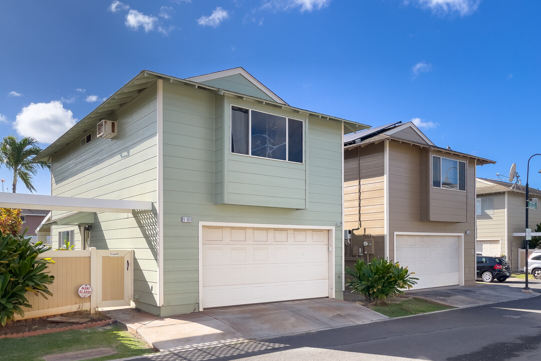 Lombard Way in Ewa Beach, HI - Building Photo