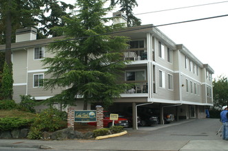 Lake Park Apartments in Seattle, WA - Foto de edificio - Building Photo