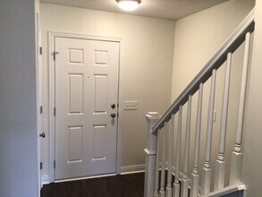 1557 Pheasant Run Dr in Newark, OH - Building Photo - Building Photo