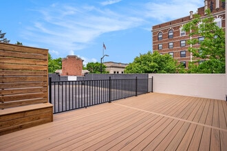 8 W 8th St, Unit Tikal Apartment in Holland, MI - Building Photo - Building Photo