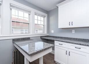 1087 Main St in Waltham, MA - Building Photo - Building Photo