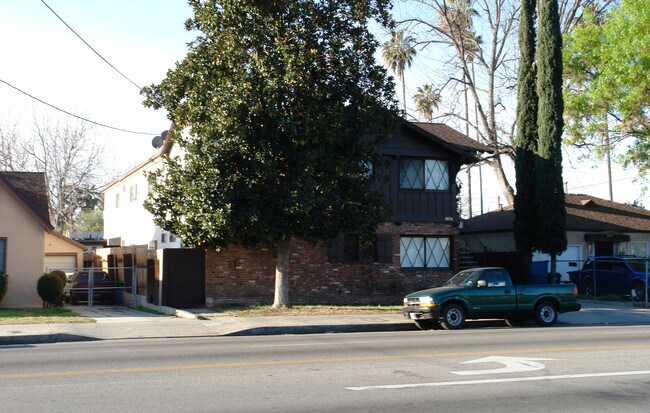 14528 Vanowen St in Van Nuys, CA - Building Photo - Building Photo