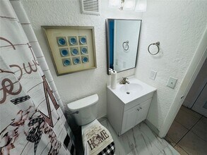 1403 NW 103rd St in Miami, FL - Building Photo - Building Photo