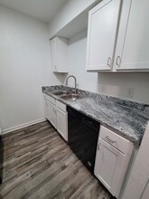 The Village Residences in Denton, TX - Foto de edificio - Building Photo