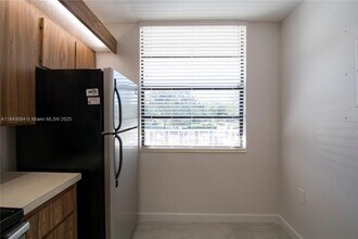 1717 Whitehall Dr in Davie, FL - Building Photo - Building Photo