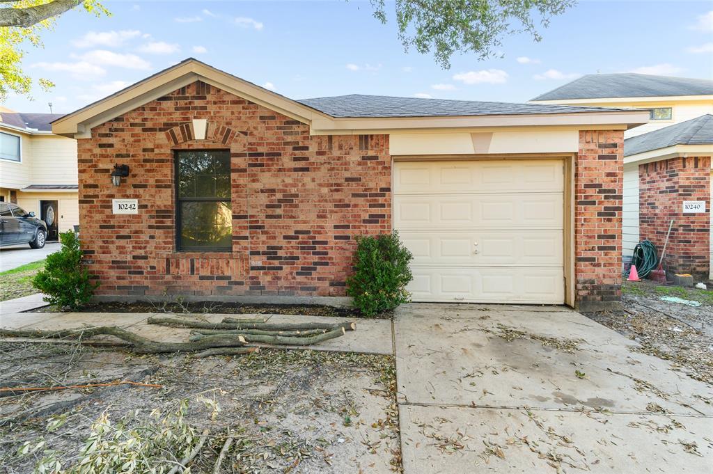 10242 Azalea Village Dr in Houston, TX - Building Photo