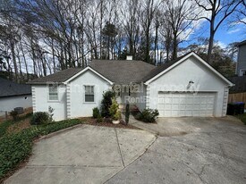 340 Roswell Farms Rd in Roswell, GA - Building Photo