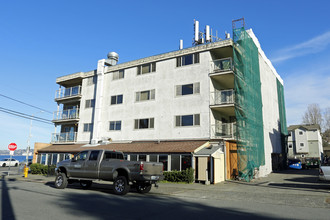 Alki Shores Apartments in Seattle, WA - Building Photo - Building Photo