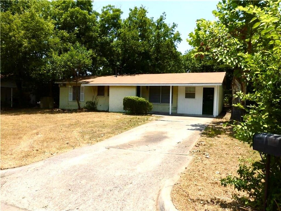 4900 Blueberry Trail in Austin, TX - Building Photo