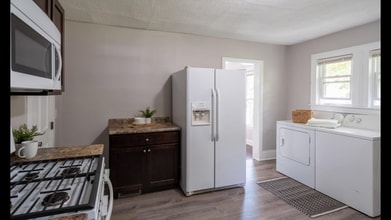 857 Clancy Ave NE in Grand Rapids, MI - Foto de edificio - Building Photo