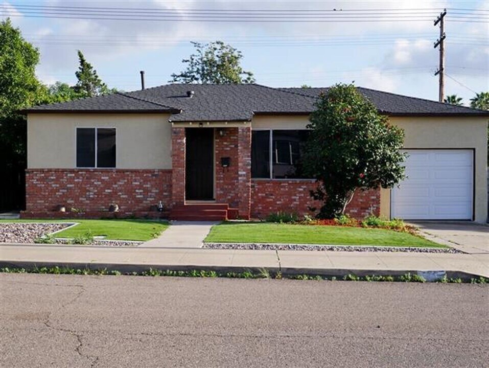 2215 Charles Way in El Cajon, CA - Building Photo