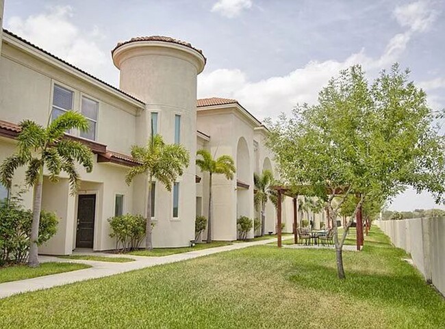 1413 Keeton Ave in McAllen, TX - Foto de edificio - Building Photo