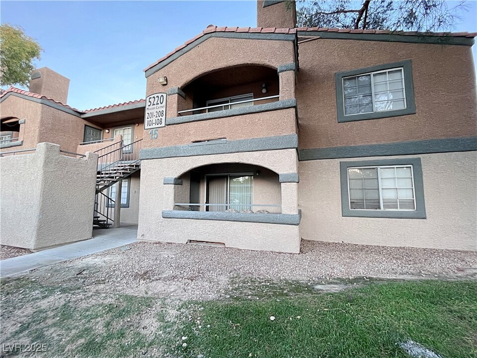 5220 Mission Carmel Ln in Las Vegas, NV - Building Photo