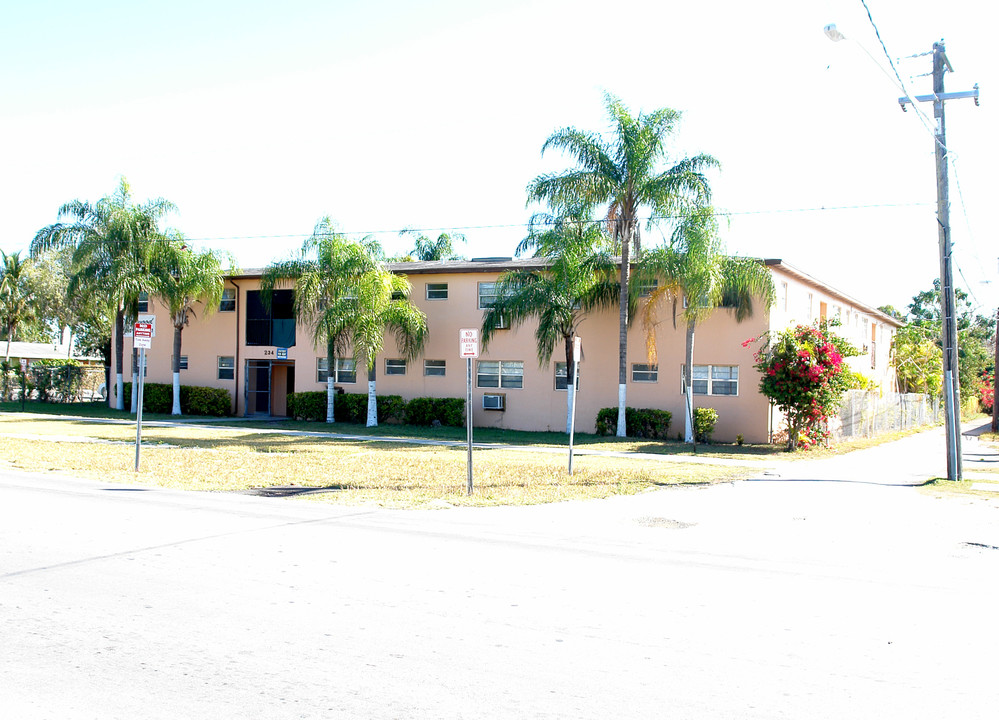 Driftwood Apartments in Homestead, FL - Building Photo