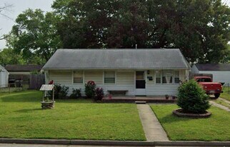 708 Redford Rd in Hampton, VA - Building Photo