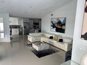 14854 Kendale Lakes Blvd in Miami, FL - Building Photo - Building Photo