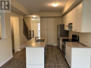 185-185 Bedrock Dr in Hamilton, ON - Building Photo - Building Photo