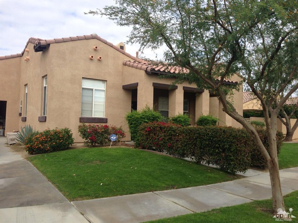 79760 Desert Willow St in La Quinta, CA - Foto de edificio