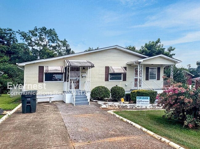 property at 1549 Elm St SW