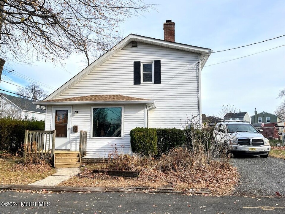 702 Shore Rd in Keyport, NJ - Building Photo