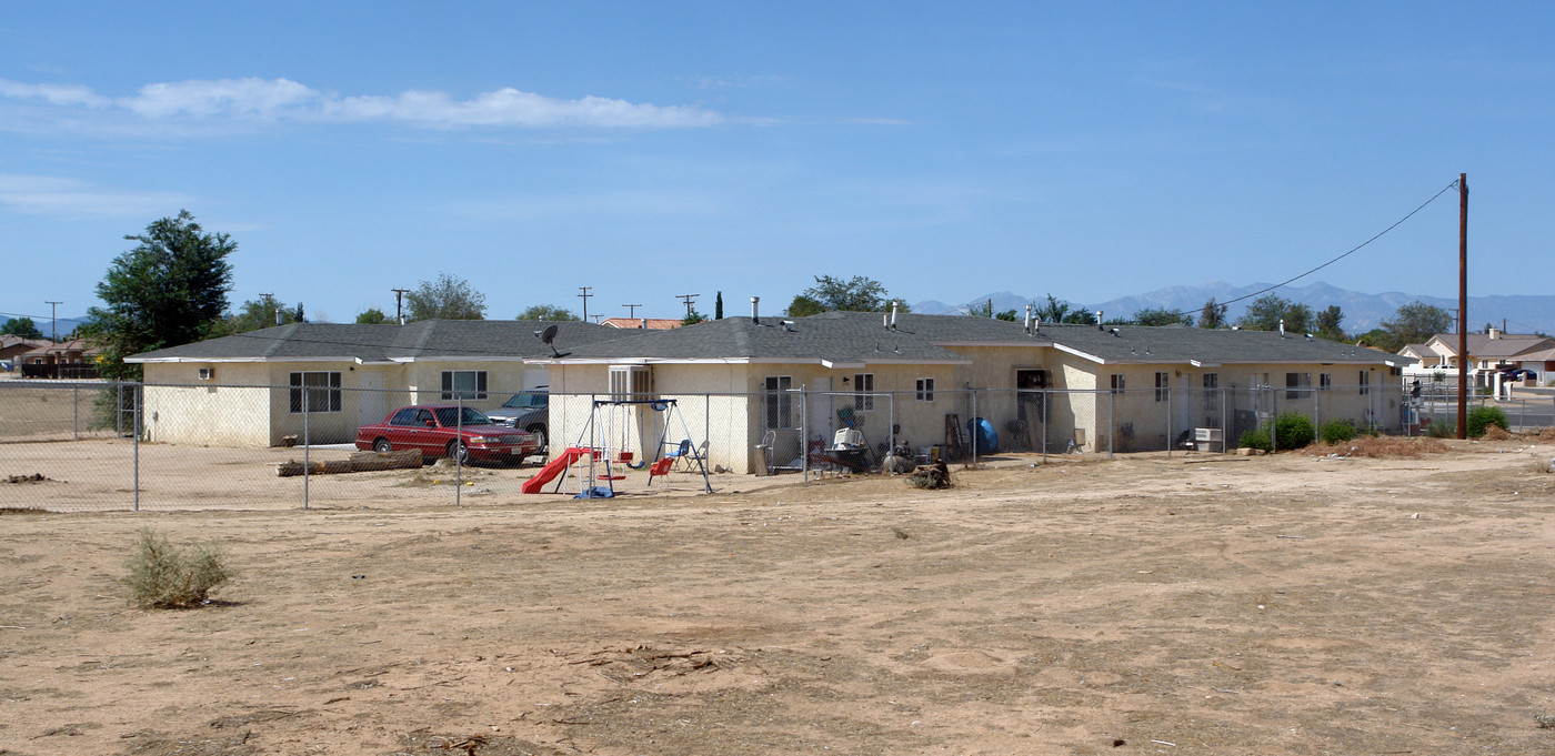 13157 Navajo Rd in Apple Valley, CA - Building Photo