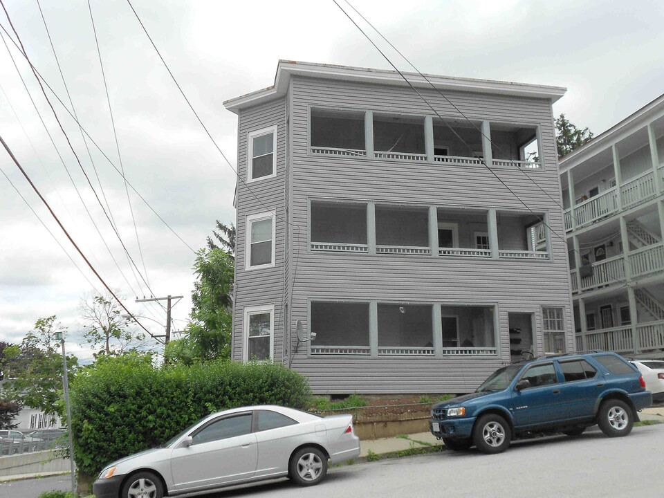 83 Pine St in Southbridge, MA - Building Photo