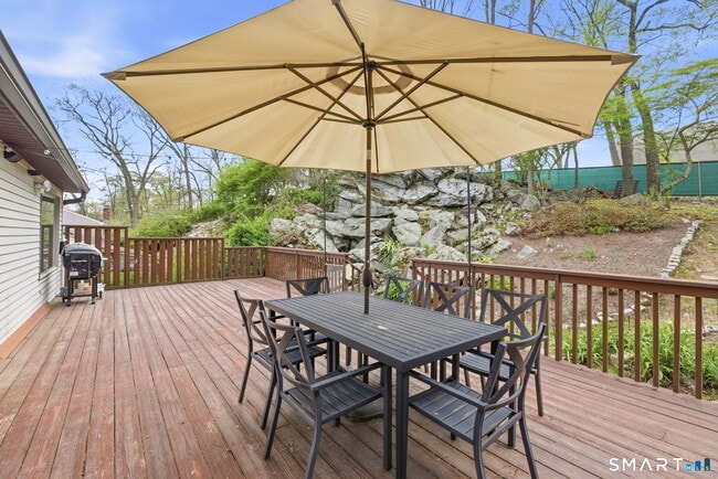 53 Dagmar Rd in Stamford, CT - Building Photo - Building Photo