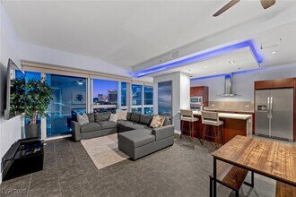 4471 Dean Martin Dr in Las Vegas, NV - Building Photo - Building Photo