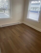 566 Bay St, Unit 1 in Taunton, MA - Building Photo - Building Photo