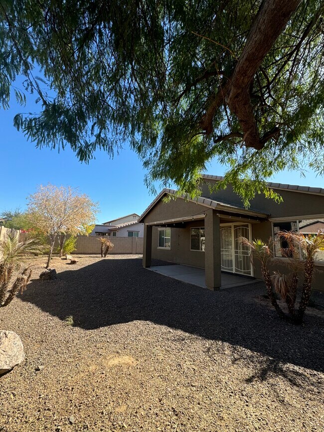 8770 W Lamar Rd in Glendale, AZ - Foto de edificio - Building Photo