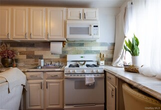 641 Roman Ave in Westbury, NY - Building Photo - Building Photo